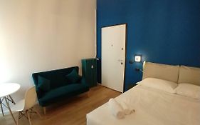 Blue design suite in Casa epoca Isola Garibaldi